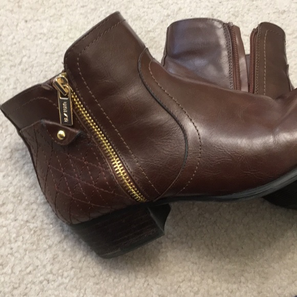 Dark Brown Unisa Ankle Booties*FREE SHIPPING* - Picture 2 of 4